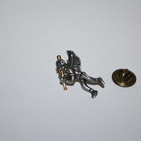 Beautiful silver and gold Angel Baseball player lapel pin 1" - Picture 5 of 5